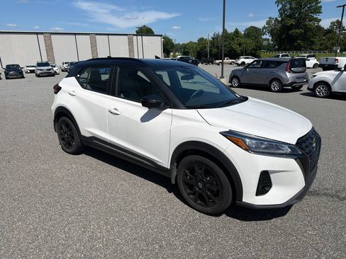 Used 2023 Nissan Kicks SR w/ SR Premium Package FWD image 11
