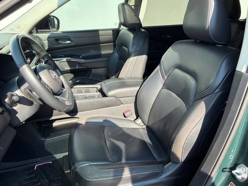 Used 2022 Nissan Pathfinder SL w/ SL Premium Package FWD image 16