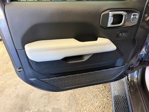 Used 2021 Jeep Wrangler Unlimited Sahara image 13