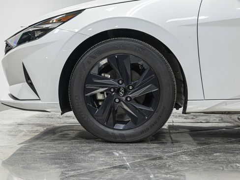 Used 2023 Hyundai Elantra SEL FWD image 3