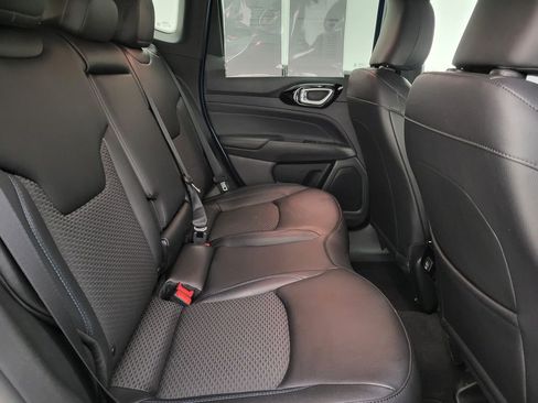 Used 2026 Jeep Compass Latitude image 38