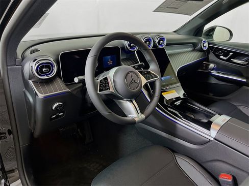 New 2025 Mercedes-Benz GLC 300 4MATIC image 9