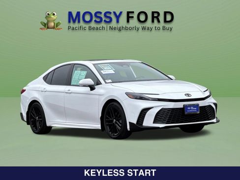 Used 2025 Toyota Camry SE w/ Multimedia Upgrade Package FWD image 2
