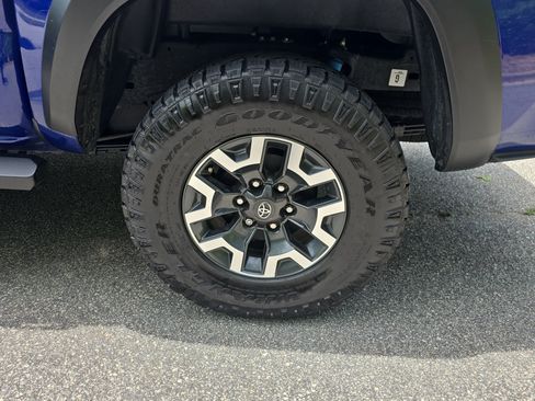 Used 2023 Toyota Tacoma TRD Off-Road w/ TRD Premium Off Road Package AWD/4WD image 33