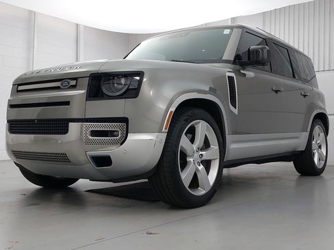 Used 2023 Land Rover Defender 110 SE image 1