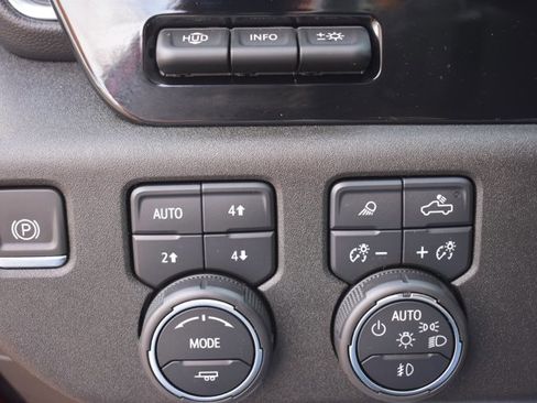 Used 2024 Chevrolet Silverado 1500 High Country w/ Technology Package image 30