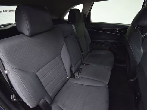 Used 2016 Kia Sorento LX image 17