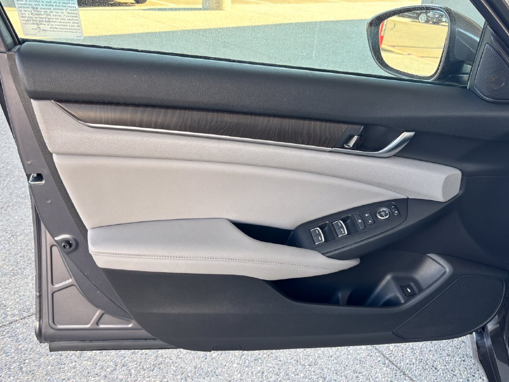 Used 2018 Honda Accord EX image 26