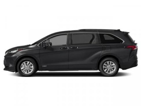 Used 2024 Toyota Sienna LE image 3