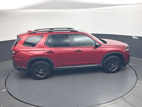 Certified 2025 Honda Pilot TrailSport image 38