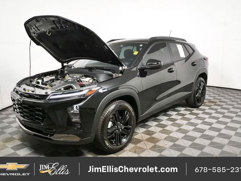 Used 2025 Chevrolet Trax ACTIV w/ Sunroof Package FWD image 31