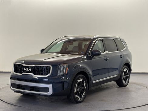 Used 2023 Kia Telluride EX w/ EX Captain's Chair Package AWD/4WD image 1