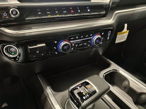 New 2026 GMC Sierra 1500 SLT image 27