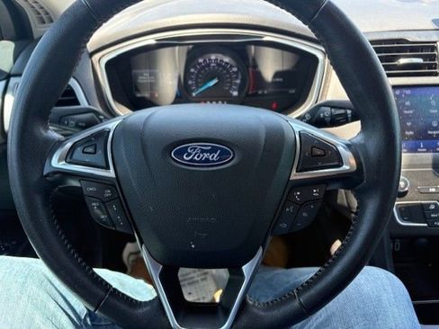 Used 2020 Ford Fusion SE w/ Equipment Group 151A FWD image 13