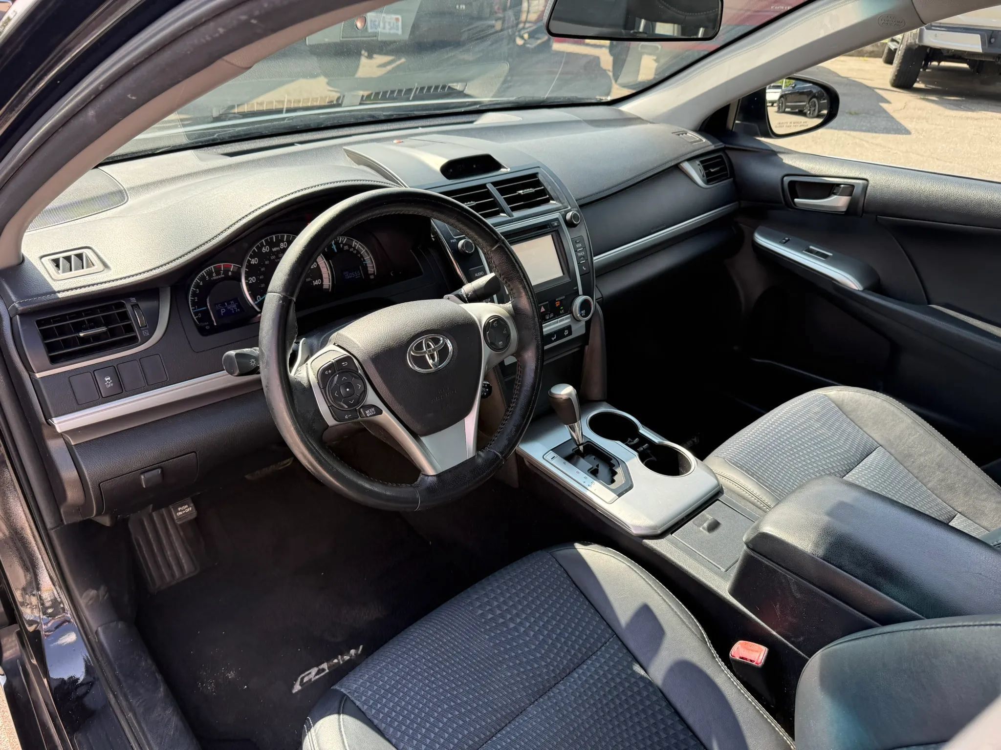 Used 2014 Toyota Camry SE FWD image 16