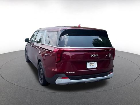 Used 2026 Kia Carnival FWD image 11