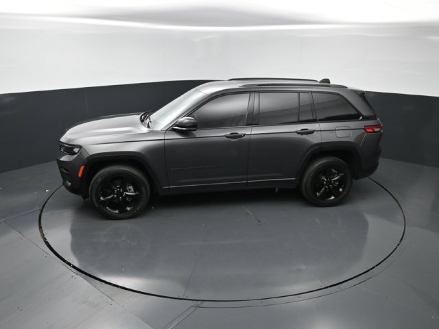 Used 2023 Jeep Grand Cherokee Altitude AWD/4WD image 25