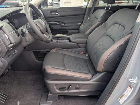 New 2026 Nissan Pathfinder Platinum w/ Cargo Package FWD image 15