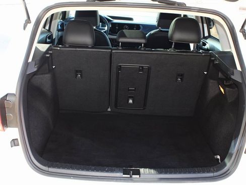 Used 2023 Volkswagen Taos SE image 11