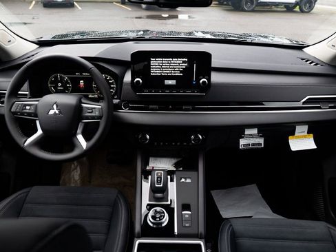 New 2025 Mitsubishi Outlander SE image 8