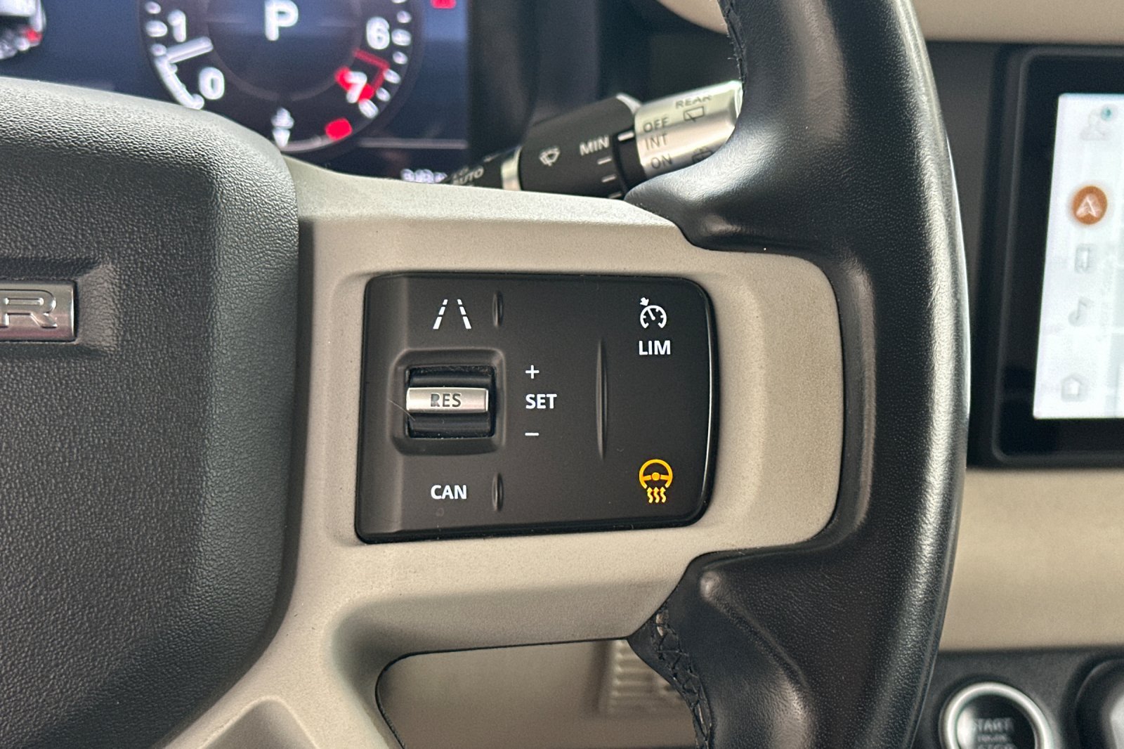 Used 2022 Land Rover Defender 110 SE AWD/4WD image 31
