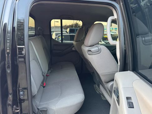 Used 2014 Nissan Frontier SV w/ SV Value Truck Package RWD image 25