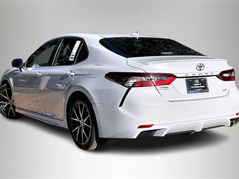 Used 2024 Toyota Camry SE image 4