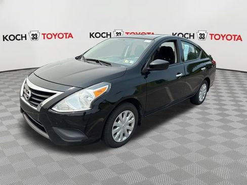 Used 2015 Nissan Versa SV FWD image 3