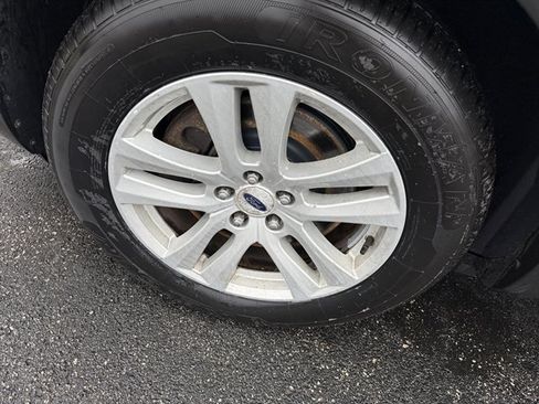 Used 2018 Ford Explorer XLT image 14