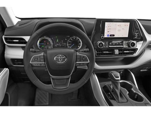 Used 2023 Toyota Highlander LE FWD image 7