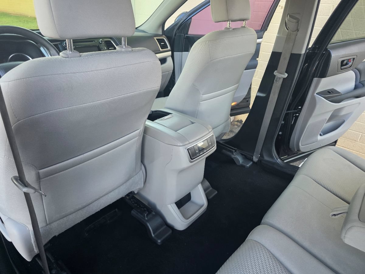 Used 2016 Toyota Highlander LE FWD image 23