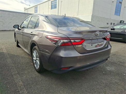 Used 2022 Toyota Camry LE image 9