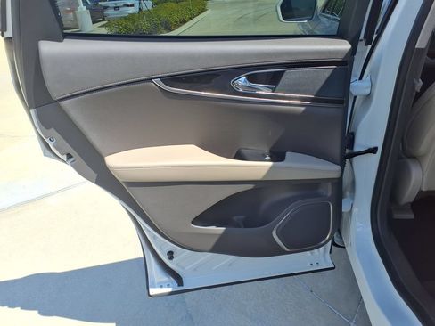 Used 2022 Lincoln Nautilus FWD w/ Premium Package image 18