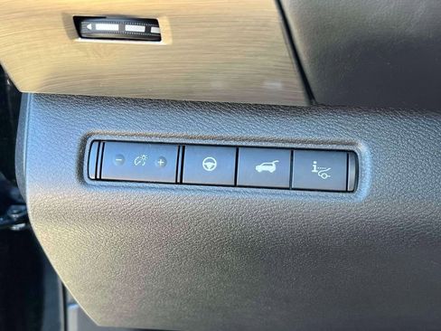 Certified 2025 Nissan Pathfinder Platinum AWD/4WD image 21