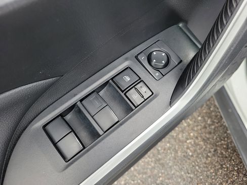 Used 2021 Toyota RAV4 LE image 20