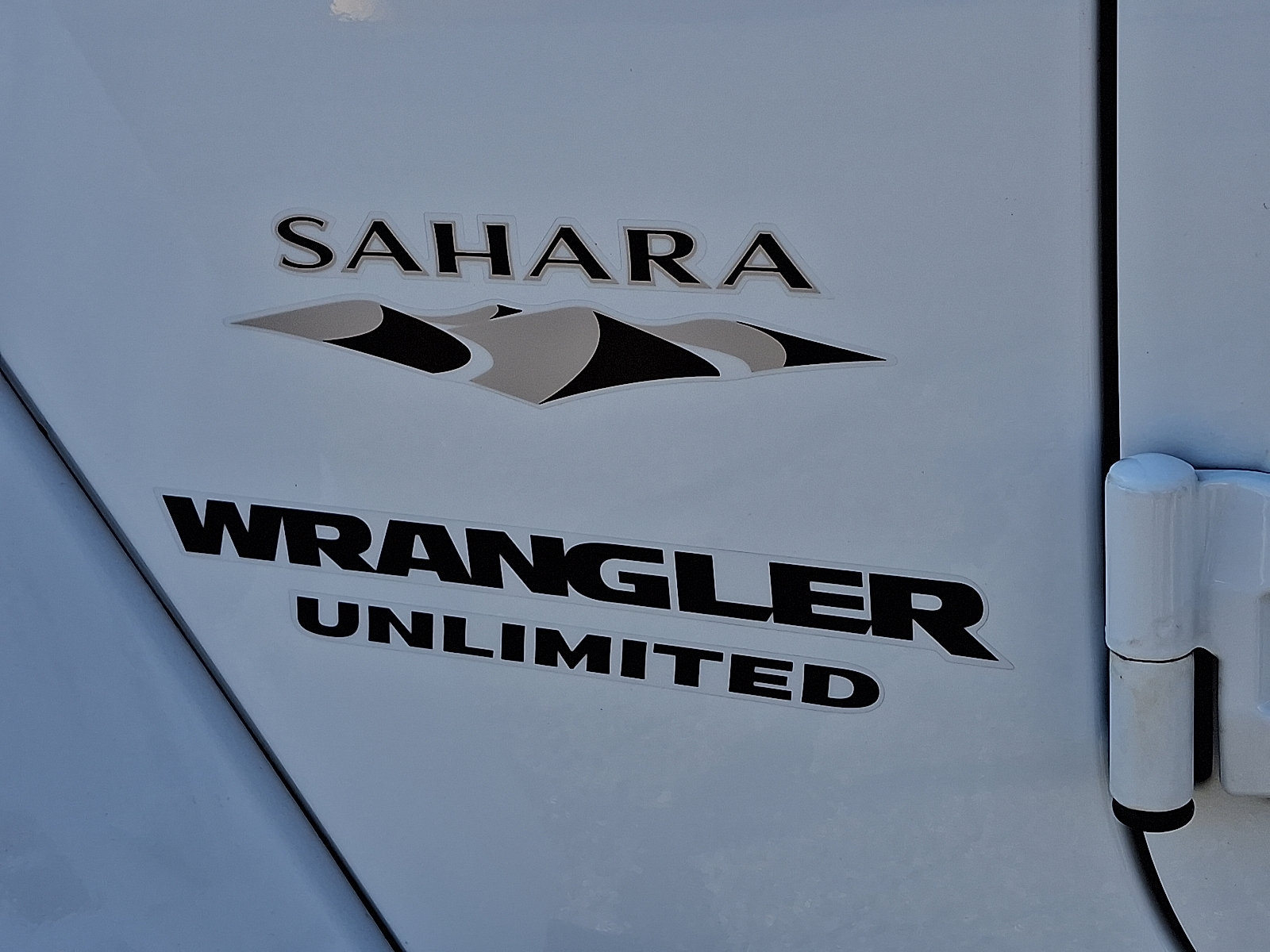 Certified 2017 Jeep Wrangler Unlimited Sahara w/ Connectivity Group AWD/4WD image 29