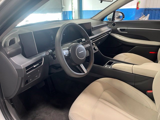 Used 2025 Hyundai Sonata SEL FWD image 23