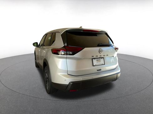 Used 2025 Nissan Rogue SV image 11