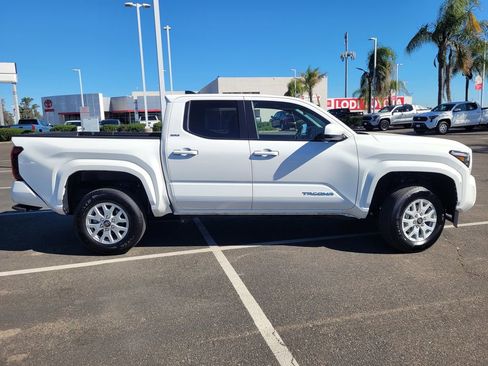 Used 2025 Toyota Tacoma SR5 image 3