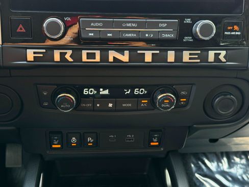 Used 2025 Nissan Frontier SV w/ SV Convenience Package RWD image 25