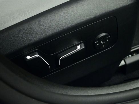 Used 2025 BMW M5 w/ Carbon Package image 36