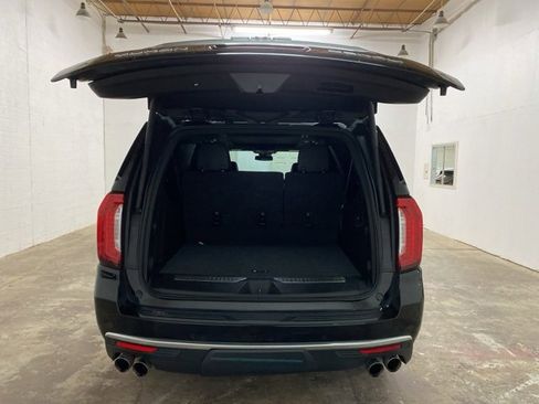 Used 2023 GMC Yukon XL Denali image 7