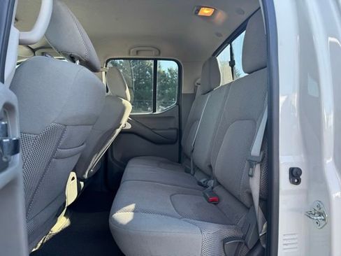 Used 2017 Nissan Frontier SV image 11