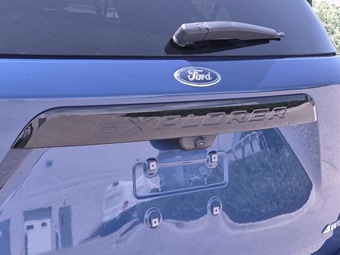 Used 2023 Ford Explorer ST-Line AWD/4WD image 13