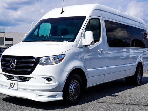 Used 2021 Mercedes-Benz Sprinter 3500 w/ Swivel Seat Package image 4