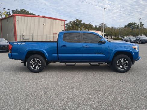 Used 2018 Toyota Tacoma TRD Sport w/ Technology Package image 12