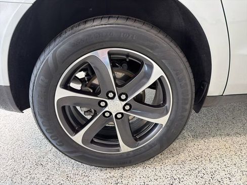 Used 2020 Buick Enclave Essence w/ Sport Touring Edition image 39