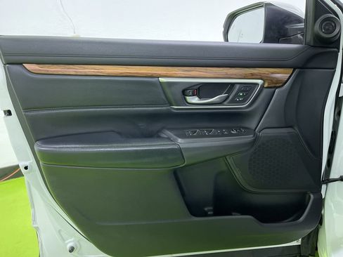 Used 2019 Honda CR-V Touring image 16