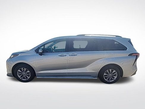 Used 2022 Toyota Sienna LE AWD/4WD image 4