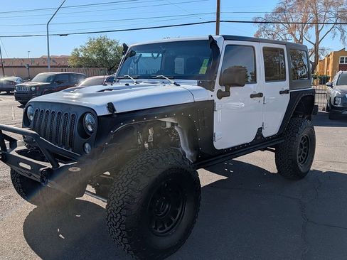 Used 2015 Jeep Wrangler Unlimited Rubicon image 14
